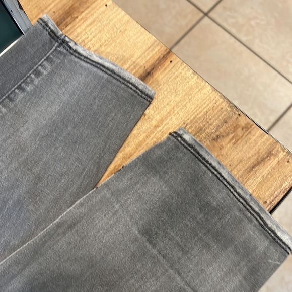 Rock & Republic Gray Jeggings - Picture 6 of 6